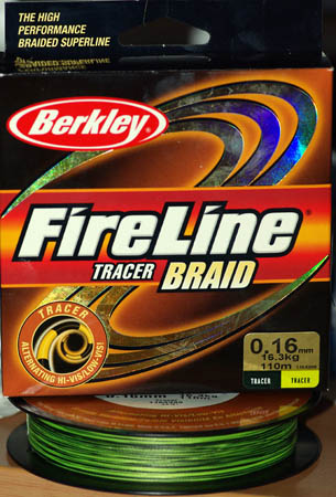 Плетеная леска Fireline Tracer Braid.